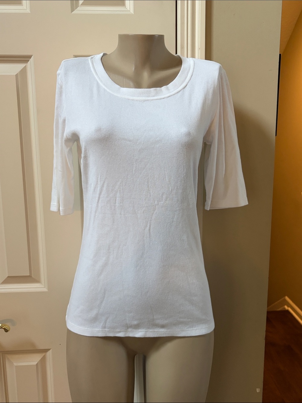 Banana Republic White Scoop Neck Rib Texture elbow Sleeve Top, large